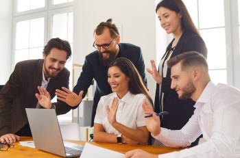 un gruppo di persone che rappresentano il team leasecredi
