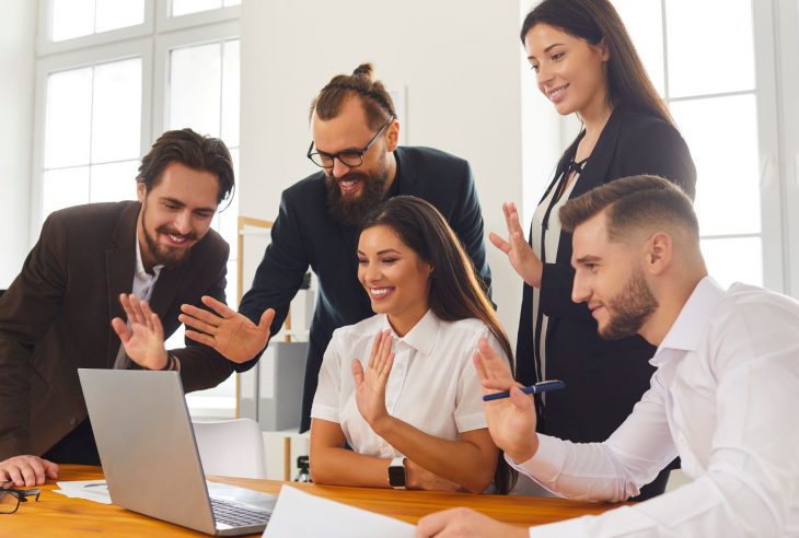 un gruppo di persone che rappresentano il team leasecredi